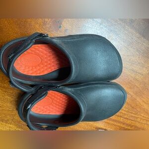 Crocs lite ride crocs size 10 women or 8 men